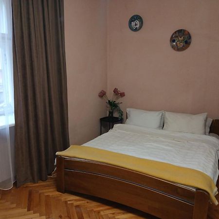 Бюджетная Квартира На Леси Украинки Lviv Buitenkant foto